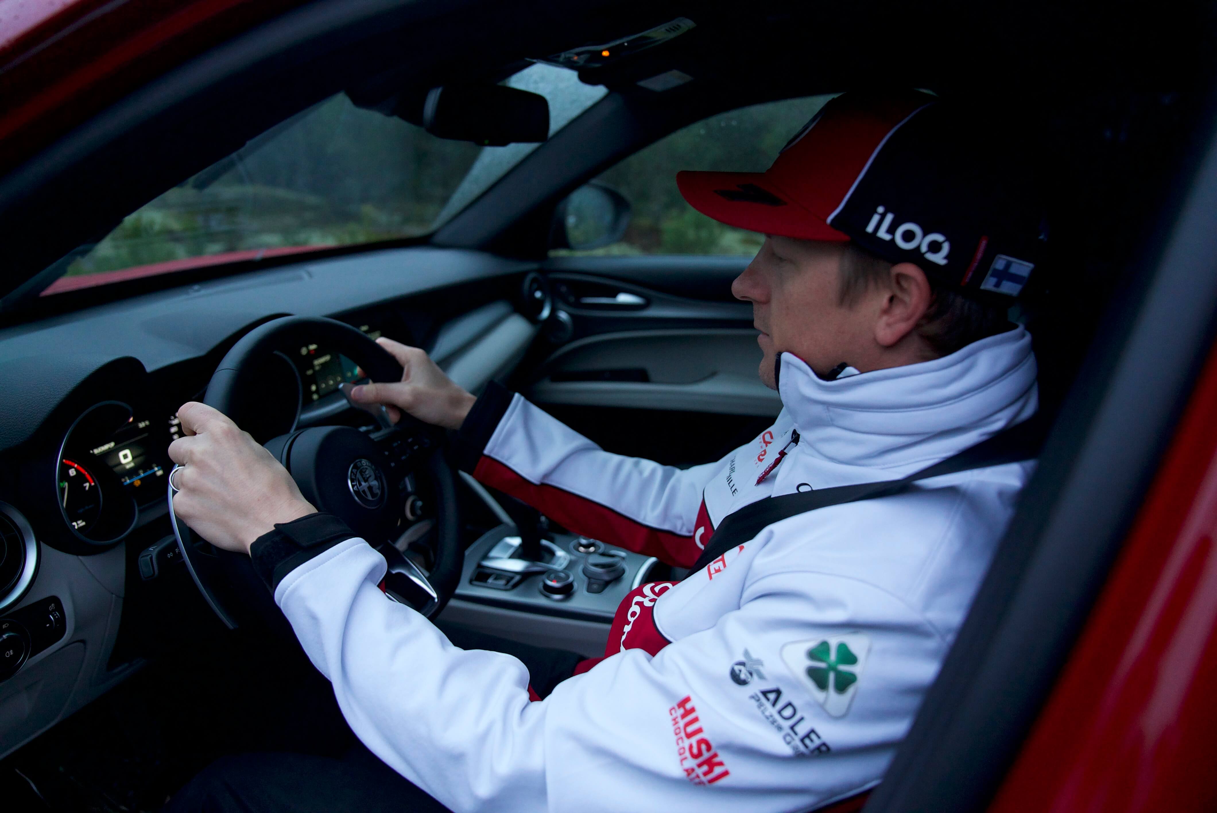Kimi Räikkönen w Alfa Romeo Stelvio