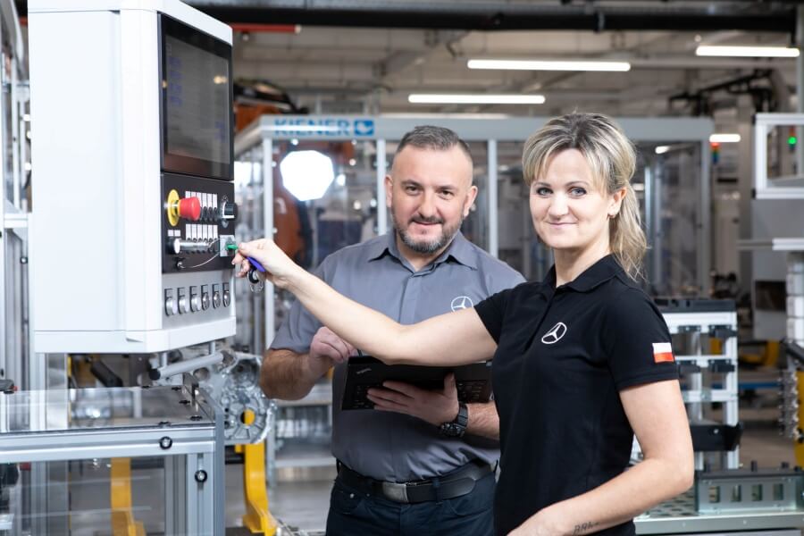 Fabryka w Jaworze  - produkcja silników i baterii do samochodów elektrycznych
